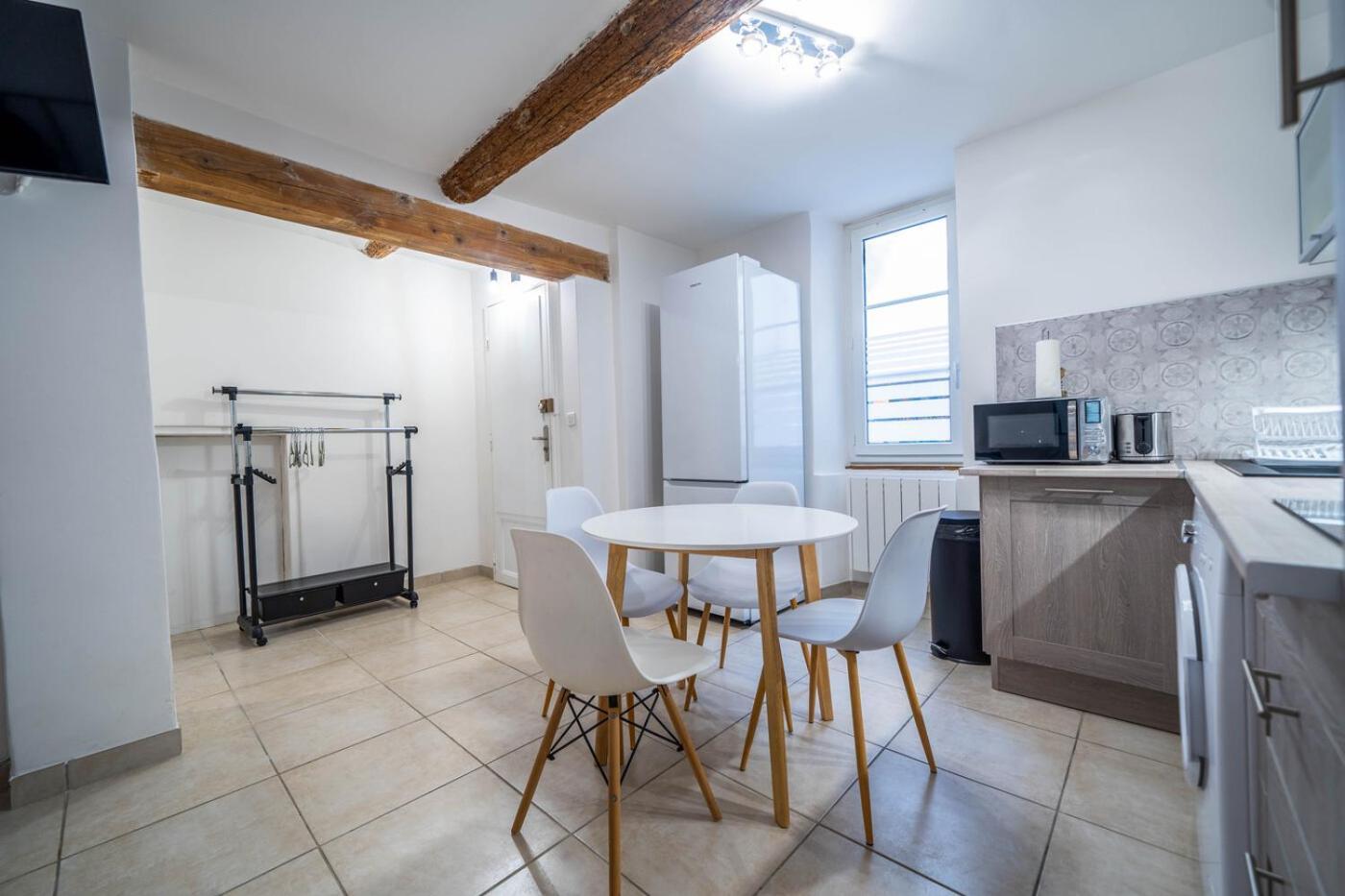 Au Coeur Du Vieux Village Saint-Chamas Стая снимка